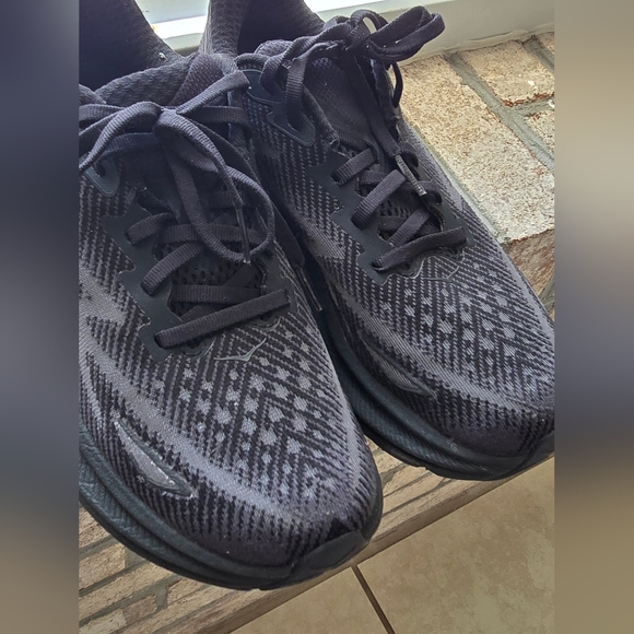 Size 7 Hoka Sneackers - Picture 2 of 3